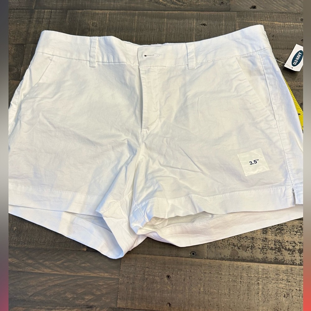 NWT Old Navy white stretch shorts 3.5 length size 12